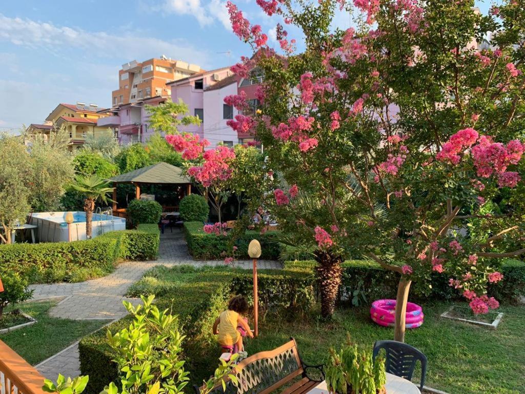 Vila M Vera Rooms With Kitchen And Apartments Дуррес Экстерьер фото