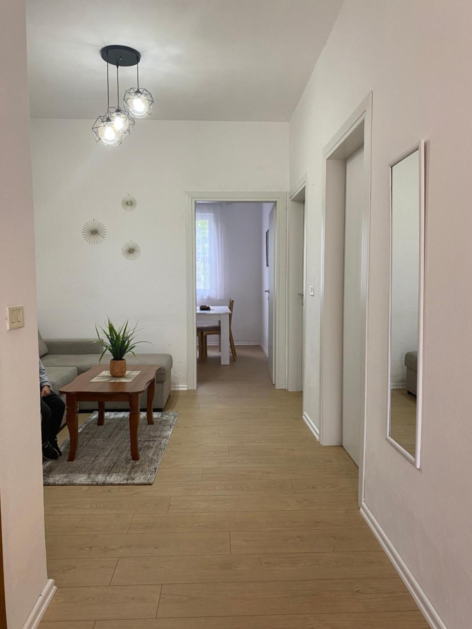 Vila M Vera Rooms With Kitchen And Apartments Дуррес Экстерьер фото
