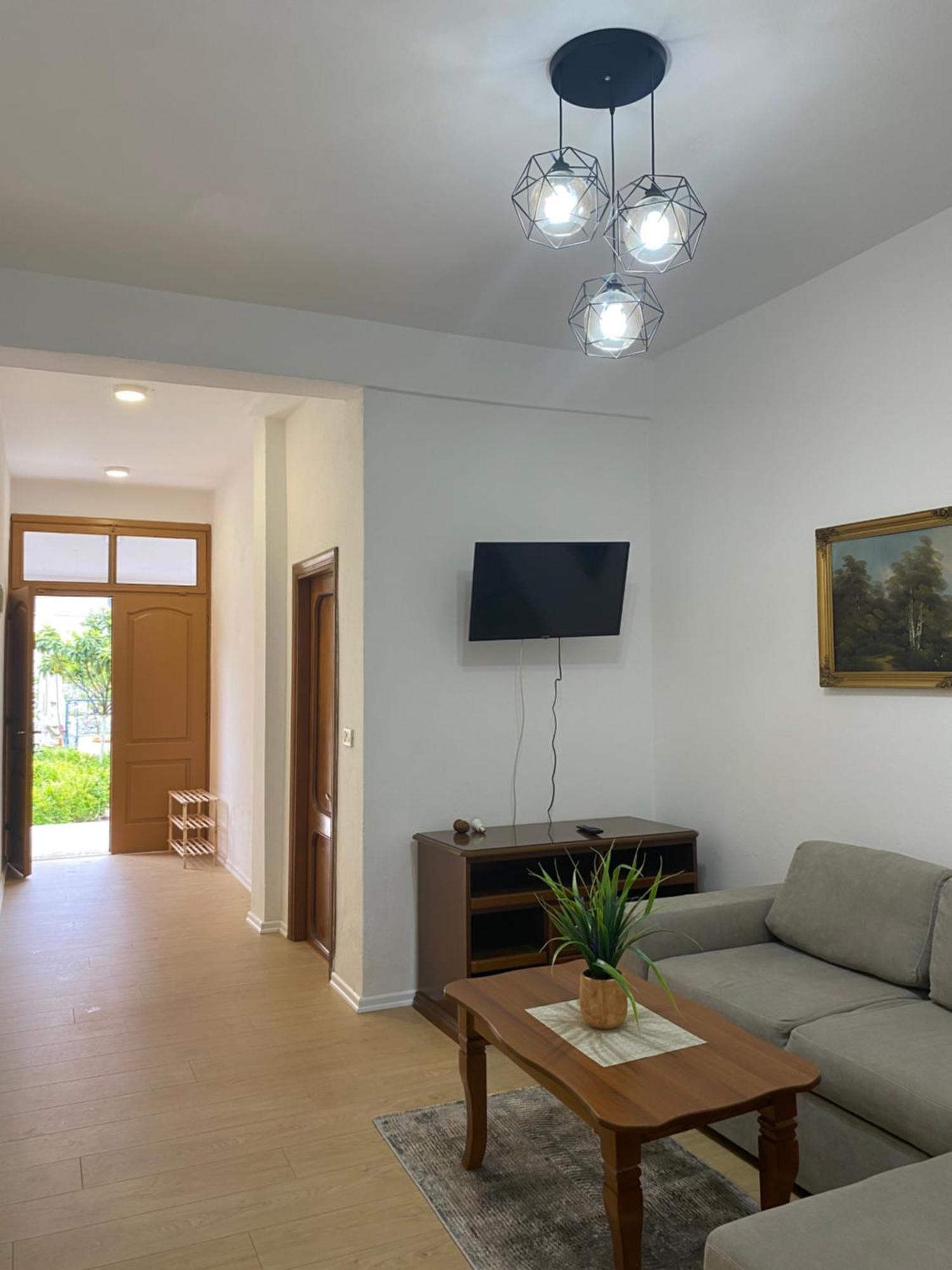 Vila M Vera Rooms With Kitchen And Apartments Дуррес Экстерьер фото